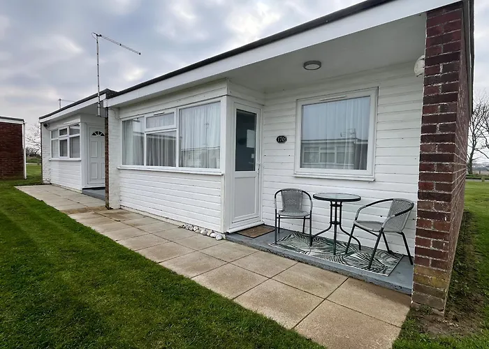 170 Chalet, Sunbeach, Scratby - Two Bed Chalet, Sleeps 5, Pet Friendly, Free Wi-Fi, Free Entry To Onsite Clubhouse And Bed Linen And Towels Included